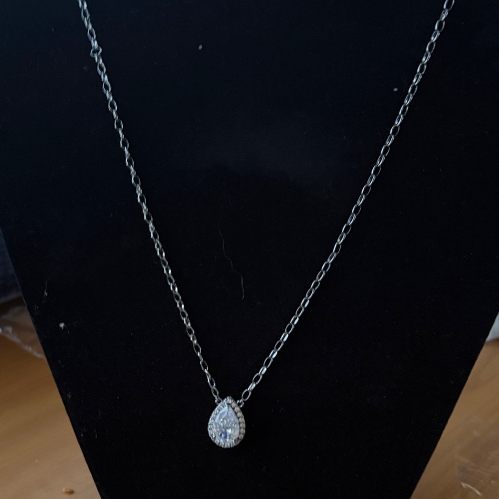 Elegant Silver Teardrop Pendant Necklace